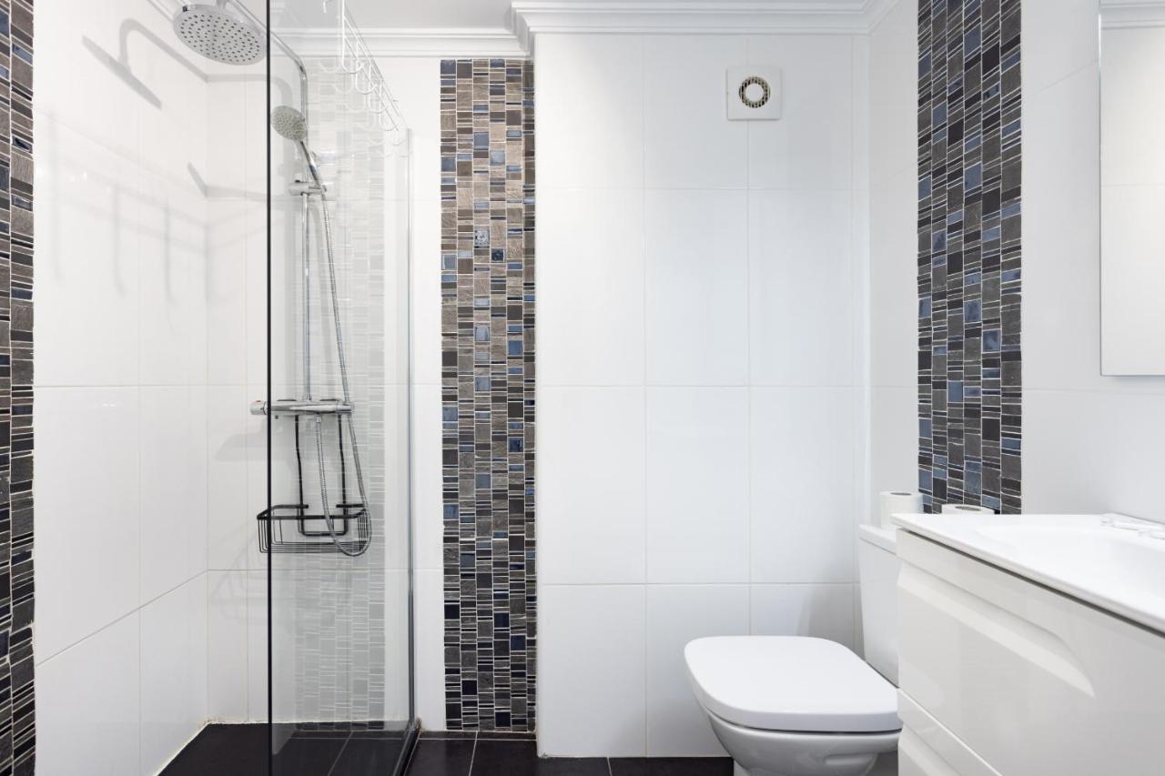 Black And White Apartment Free Wifi Лос-Крістіанос Екстер'єр фото
