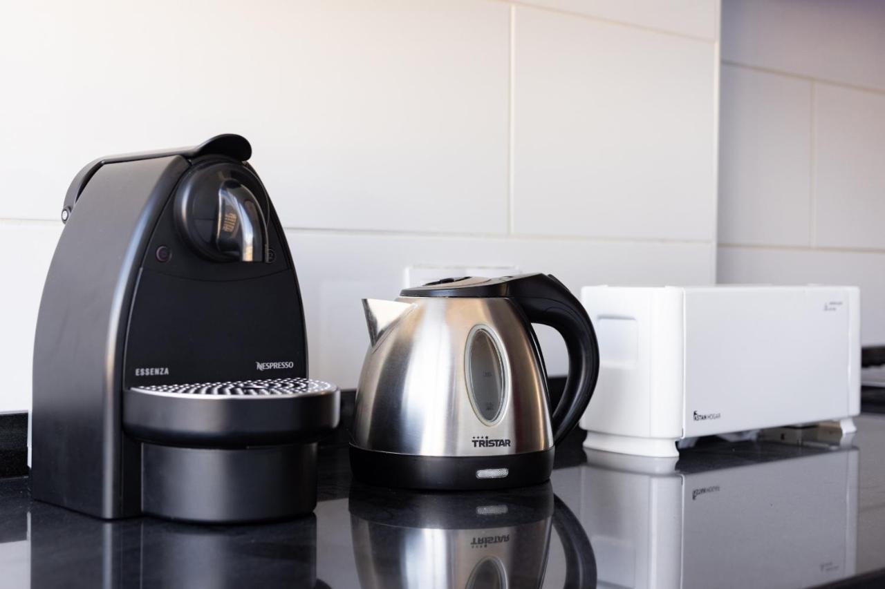 Black And White Apartment Free Wifi Лос-Крістіанос Екстер'єр фото